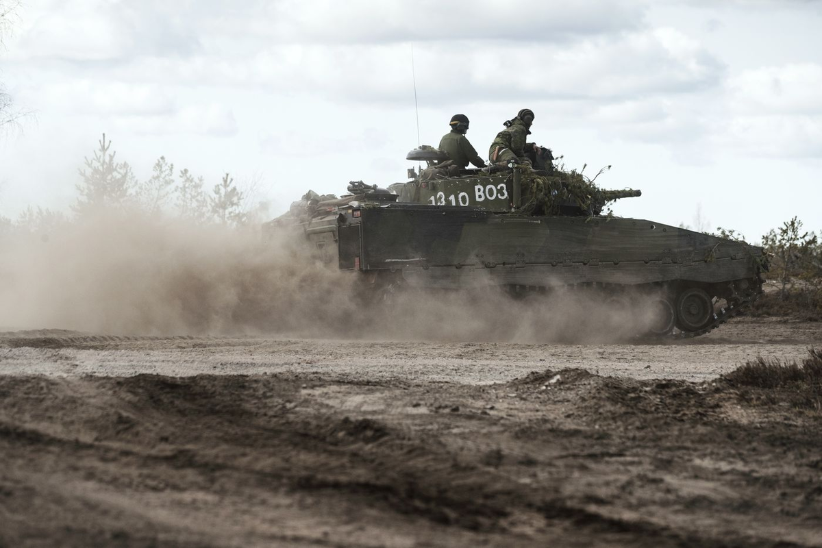 Легкий штурмовой танк CV9030 во время учений Arrow 22 финской армии