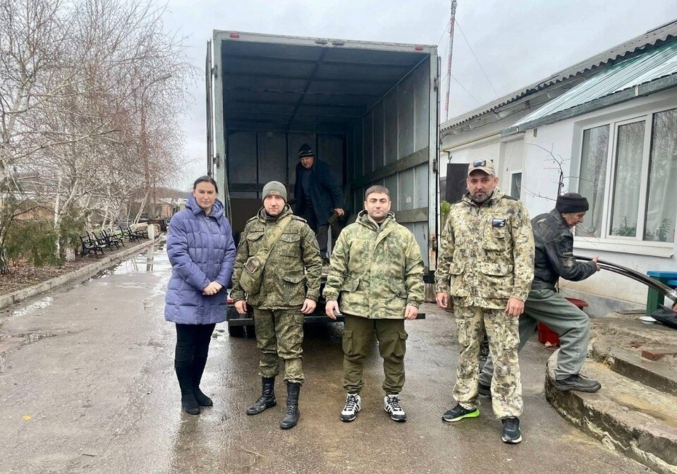     Искусственная пушистая красавица была передана в ЛНР. Фото: телеграм-канал Максима Геласа.