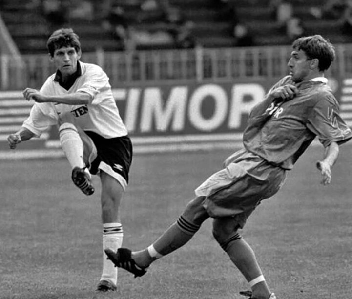 Сергей Агашков (слева) - один из лидеров московского Торпедо, в конце 80-х