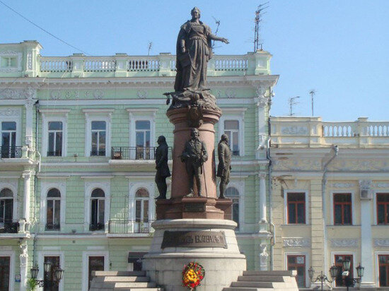     фото: памятник Екатерине II. источник: википедия