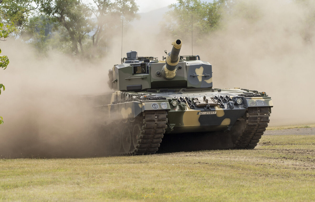 Танк Leopard // AP Photo / Csaba Krizsan