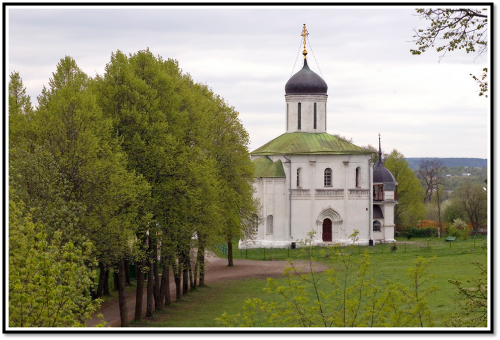 Храм Успения в Звенигороде. Храм Успения на Городке в Звенигороде. Церковь на Городке Звенигород.