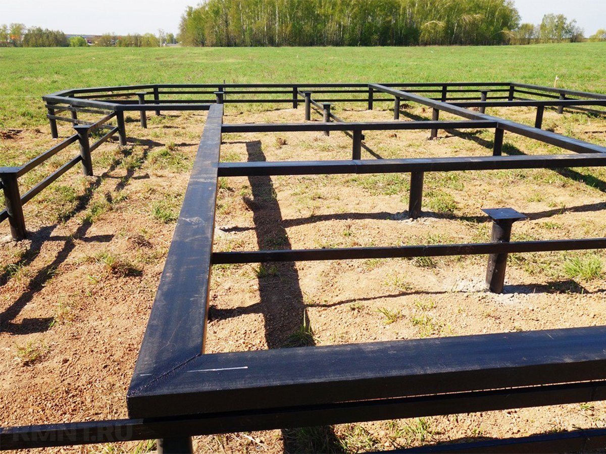 Свайный фундамент из винтовых металлических труб