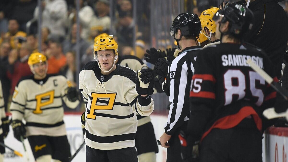    Хоккеист "Питтсбург Пингвинз" Джейк Гюнцель в матче НХЛ© пресс-служба клуба "Питтсбург Пингвинз"