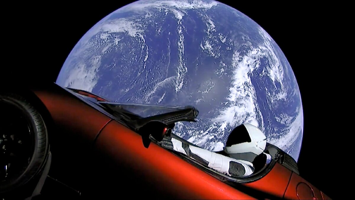 Февраль 2018 года. Tesla и Starman на орбите Земли