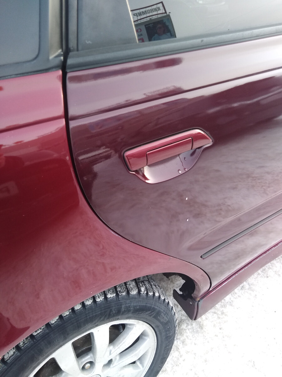 вот так это выглядит. Оба оттенка вишни смотрятся классно, но нужен-то один... Половина деталей в одном цвете, половина -в другом)))))) Даже кузовщик удивился