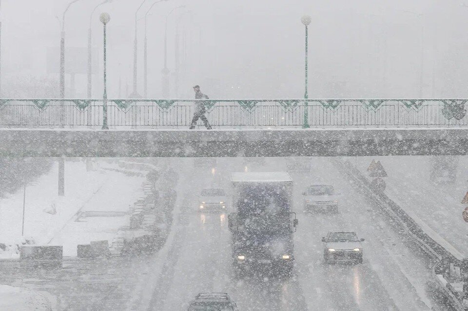     Перепады температур зимой пагубно влияют на качество дорожного покрытия. Виктор ГИЛИЦКИЙ