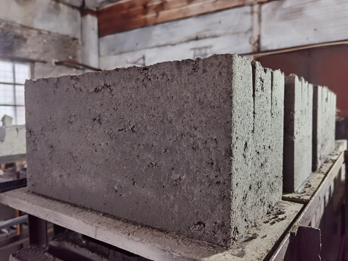 Наш керамзитоблок хоть и был ровным и теплым но мы хотели лучшего