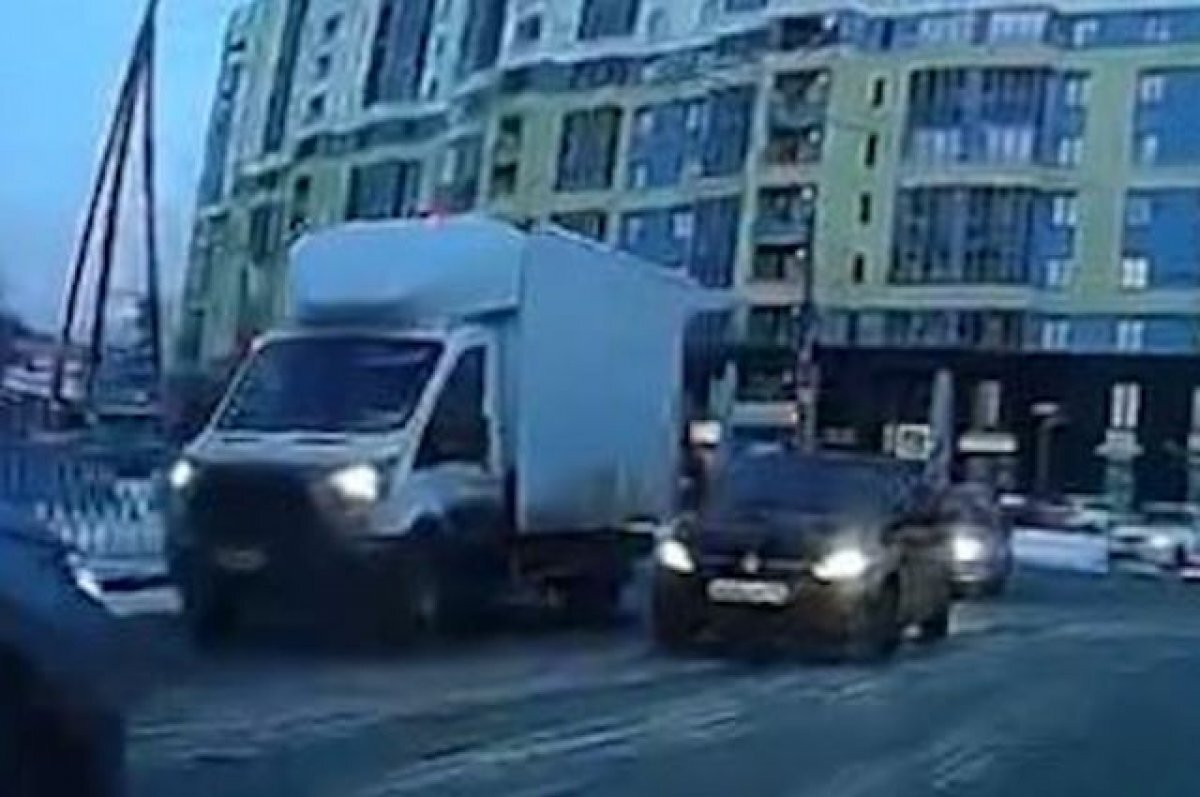    В Екатеринбурге водитель грузовика сбил подростка и скрылся с места ДТП