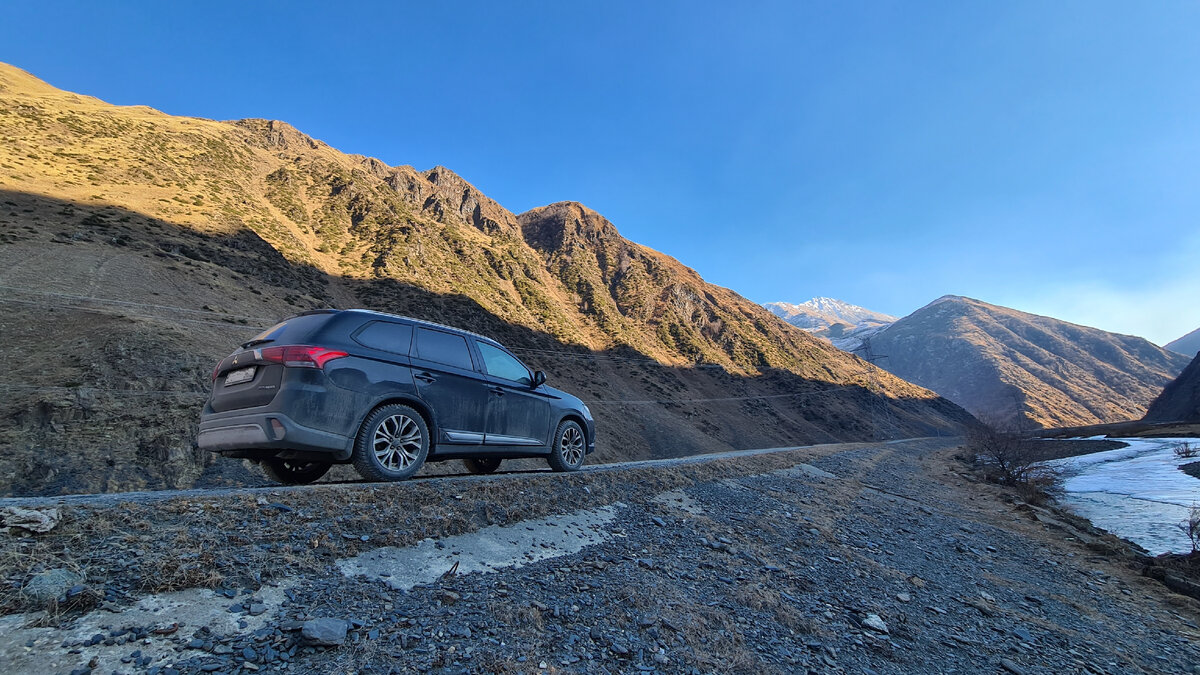 Январь 2023 года в Степанцминде (мы в курсе, что машину для фото нужно мыть)))