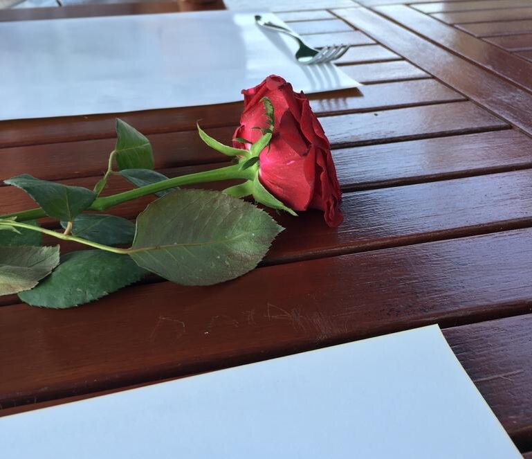 Жаль мальчики не девочки)) цветами не отделаться 