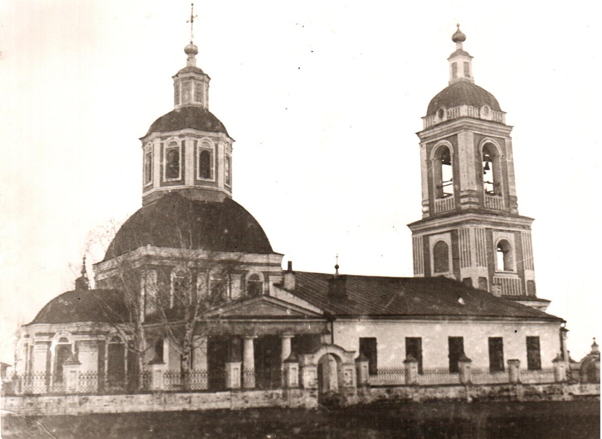 Преображенская церковь в селе Ельники. Не сохранилась. Источник фото - Ельниковский краеведческий музей. 