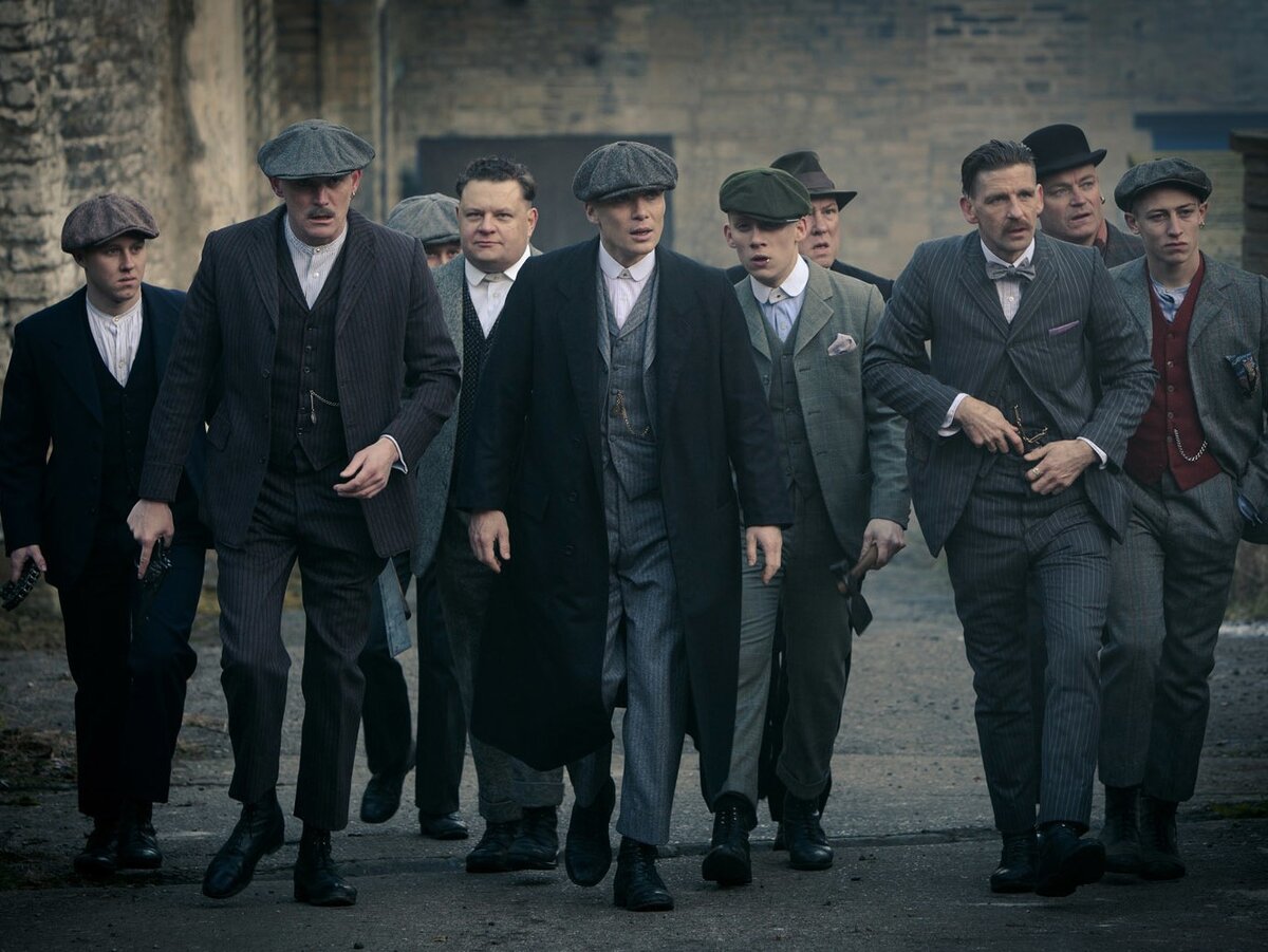 Кадр из сериала «Острые козырьки», 2013-2022 годы, режиссеры Колм МакКарти, Том Харпер