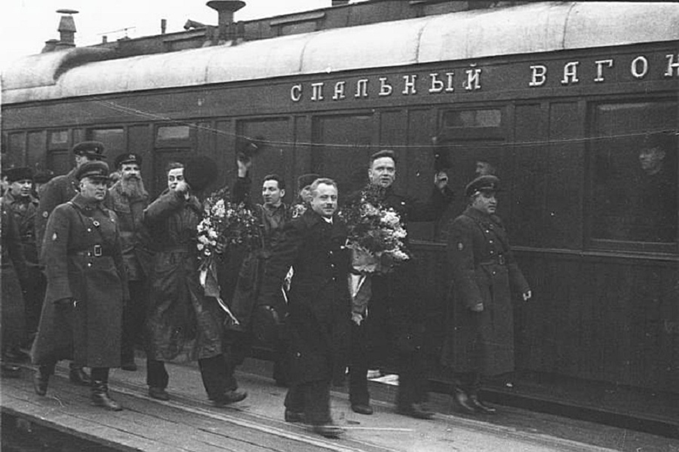 Встреча Папанинцев в Москве 1938 год. Встреча Папанинцев в Москве. Встреча Челюскинцев в Москве. Московский вокзал Ленинград 1939.