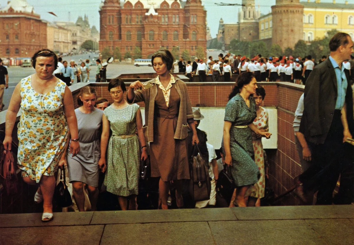 Софи лорен 1970. Марчелло мастроянни подсолнухи. Подсолнухи лорен. Софи лорен 1970. Подсолнухи лорен.