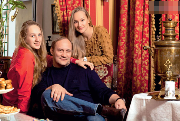 Евгений Сидихин с дочками