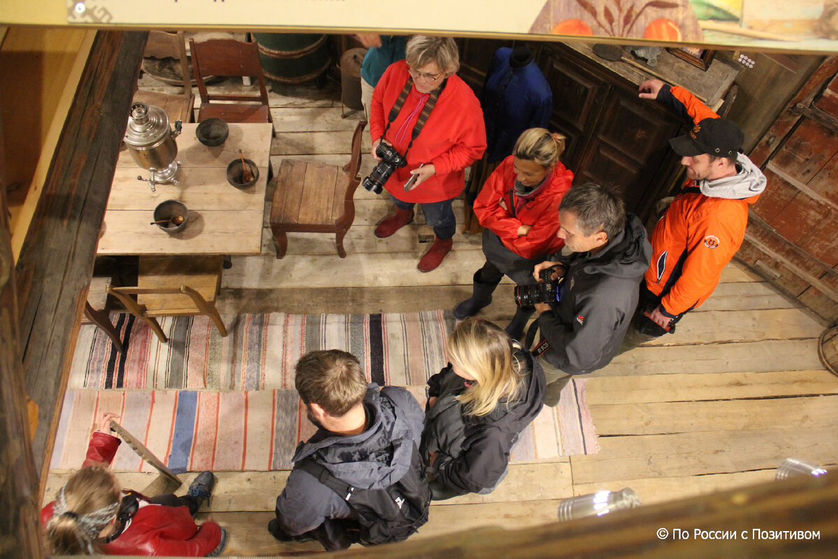 Не забывайте листать фотографии в галереях, а то их много получилось.