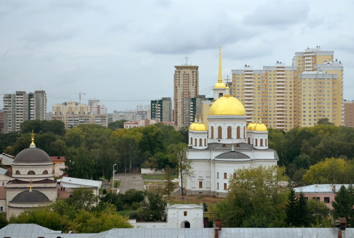 Зелёная роща Екатеринбург монастырь. Храм в зеленой роще Екатеринбург. Зеленая роща Екатеринбург фото. Парк зеленая роща Екатеринбург фото.