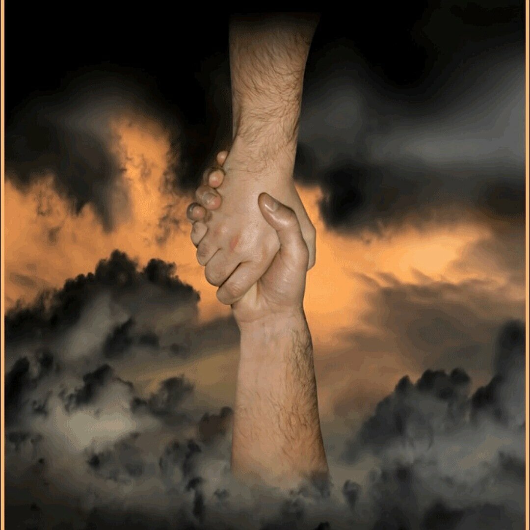 Руки над. Рука Бога. Рука с небес. Господь протягивает руку. Рука на боку.