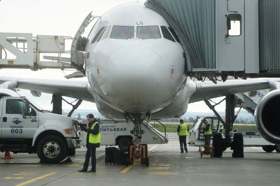     Причина задержки - позднее прибытие воздушного судна Алексей БУЛАТОВ