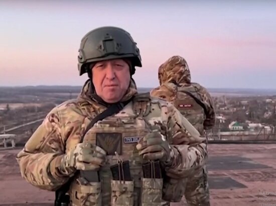     Источник: стоп-кадр из видеообращения главы ЧВК "Вагнер" Евгения Пригожина к президенту Украины Владимиру Зеленскому.