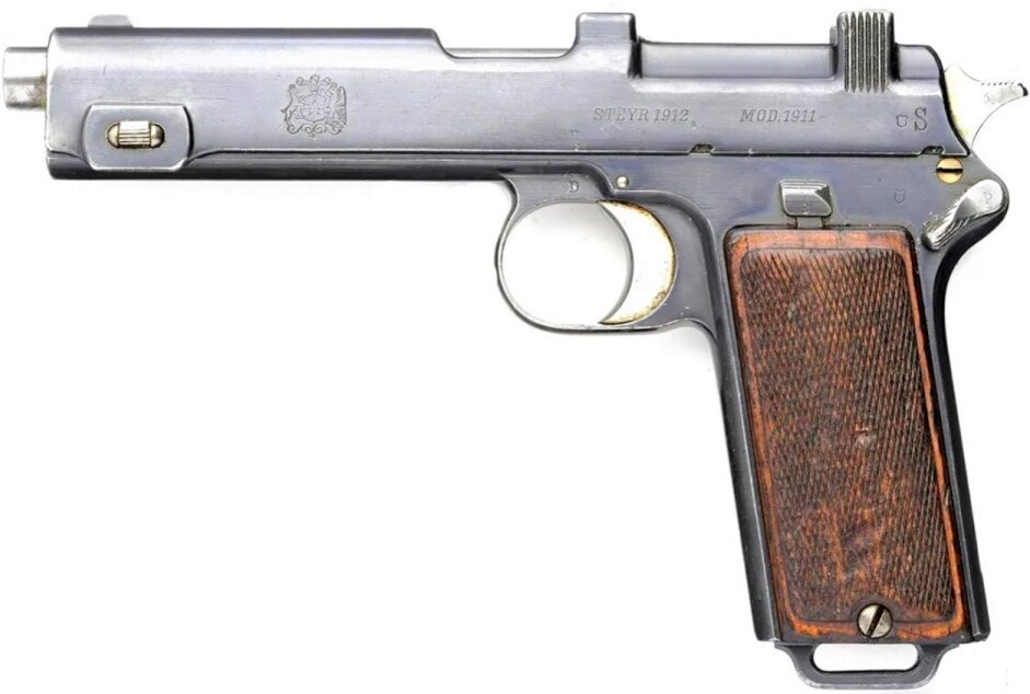Пистолет Штайр обр. 1911 года чилийского контракта (Штайр 1912). Обратите внимание на кнопку для разряжания магазина.