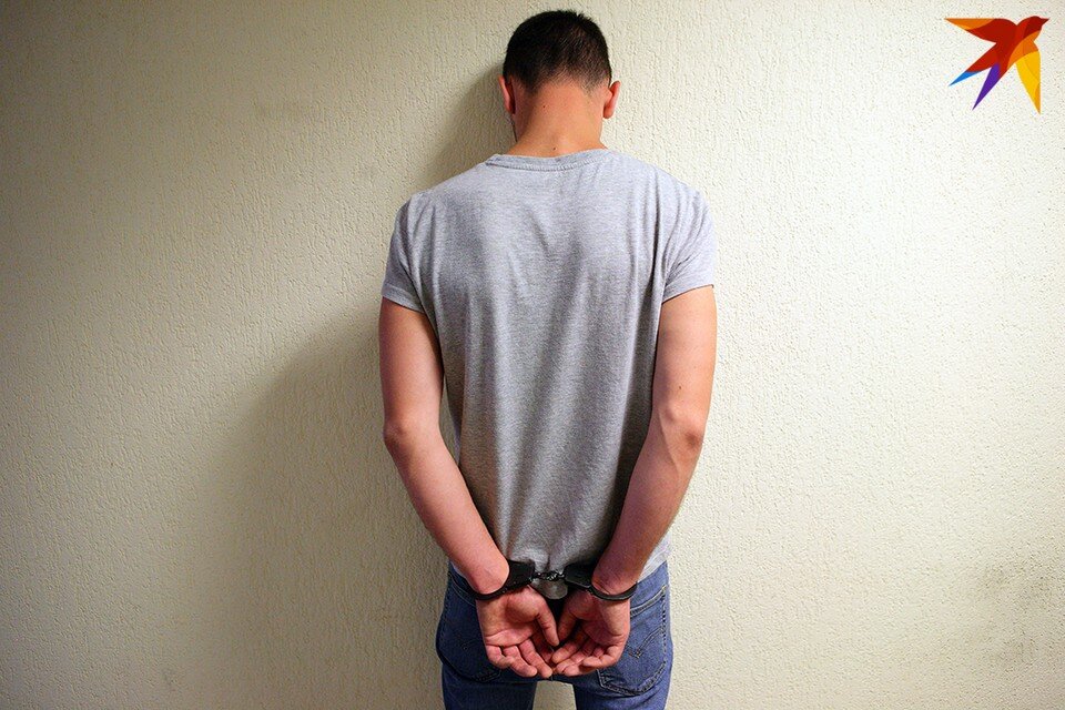     Наркоман забрал наркотики в тайнике и уснул, а проснулся - в милиции. Фото: архив «КП» Святослав ЗОРКИЙ