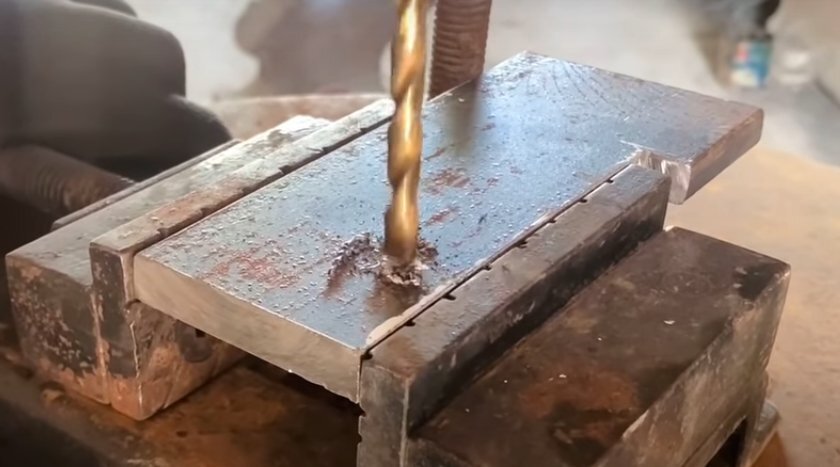      Сверлим отверстие