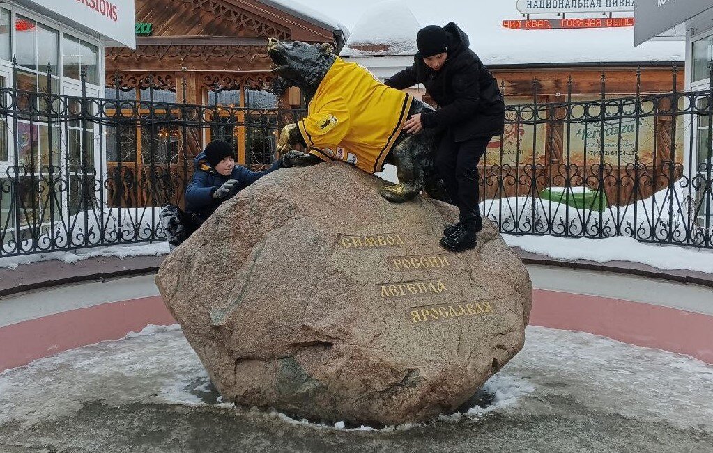 А медведь совсем и не против.