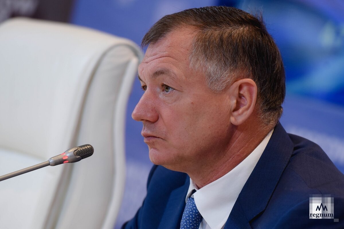 Вице-премьер Хуснуллин попросил у Путина разрешения пожить неделю в ...