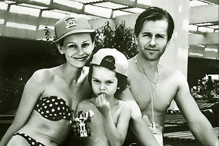 Вторая семья актера, жена Ирина и сын Андрей