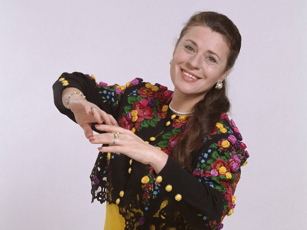 Она была скромна, улыбчива и всегда пела с душой и от души. За это мы ее и любим. Фото Яндекс.Картинки. 