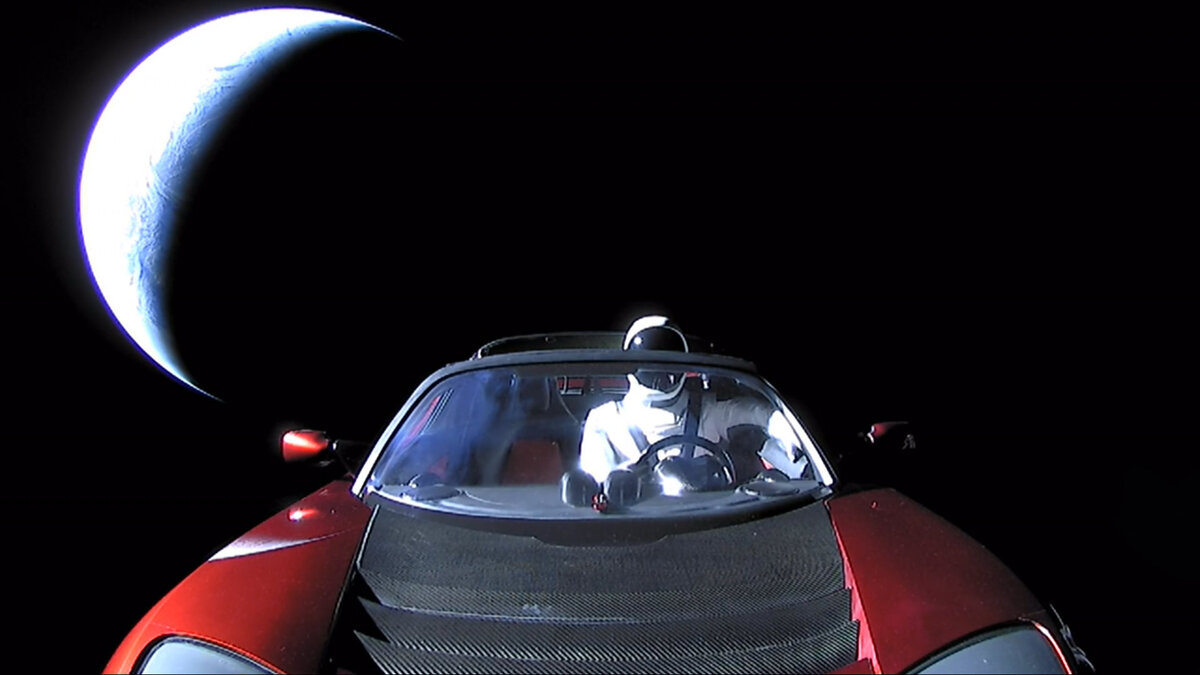    Кабриолет Tesla Roadster, выведенный на орбиту ракетой-носителем Falcon Heavy американской компании SpaceX© РИА Новости . SpaceX Flickr