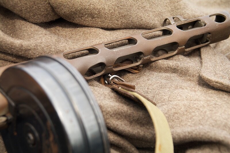 Стою на асфальте в лыжи обутый.. или дворовые стихи и загадки детей ...