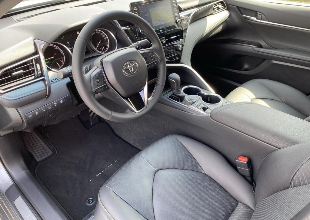 Интерьер Toyota Camry