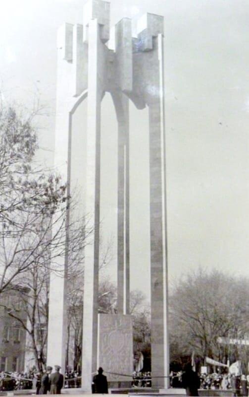 «Сей договор  делается  на вечные времена», или История одного памятника
25 ноября – дата знаменательная для Георгиевска. В этот день 37 лет назад в нашем городе торжественно открыли памятный знак в честь 200-летия подписания Георгиевского трактата. (с официального сайта Георгиевского городского окруна)