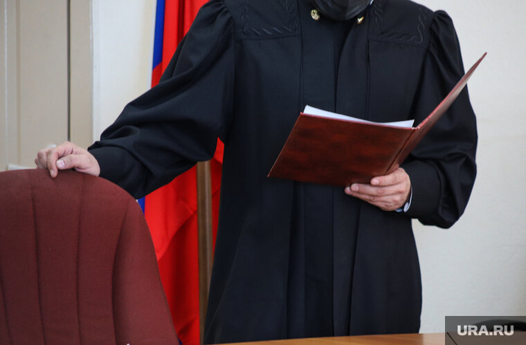    Черный цвет мантии символизирует беспристрастность и подчеркивает авторитет судебной власти