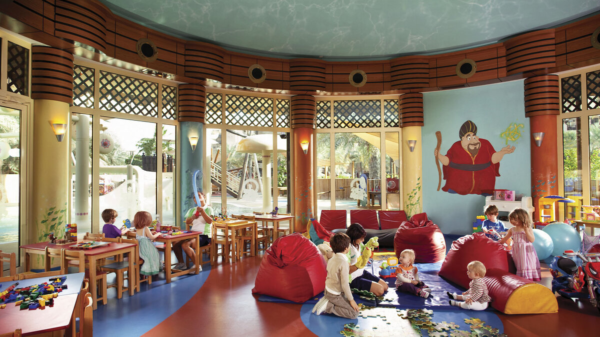 Отели для детей в оаэ. Jumeirah al Qasr детский клуб Синдбад. Kids Club at Jumeirah Beach Hotel. Jumeirah Mina a'Salam Kids Club. Dar al Masyaf Kids Club.