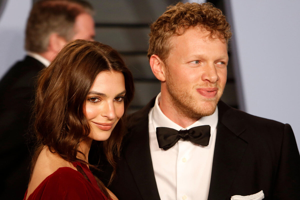     Непристойное предложение: бывшего мужа Эмили Ратаковски обвинили в сексуальных домогательствах