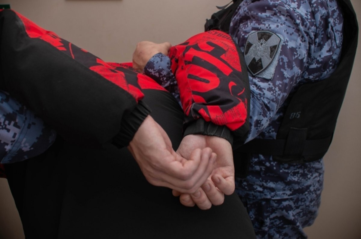    На улице Набережная реки Мойки 44-летнюю пензячку ранили отверткой в шею