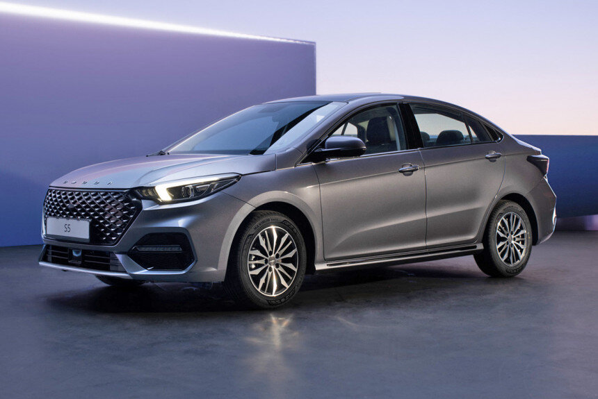 Длина Omoda S5 – 4644 мм, а колесная база – 2650 мм. 
