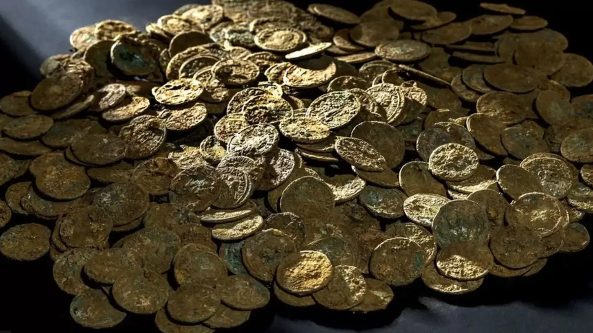 Клад найденный в кантоне Аргау, состоит из 4 166 древних римских монет. pinterest.com