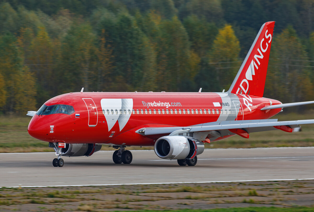 Flyredwings. Сухой Суперджет 100 ред Вингс. Новая ливрея ред Вингс SSJ 100. SSJ 100 ред Вингс. Сух Суперджет 100-95 Red Wings.