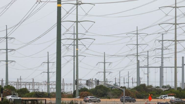 Линии электропередач в Калифорнии