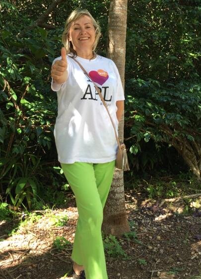 И в 63 года можно выглядеть гораздо моложе !