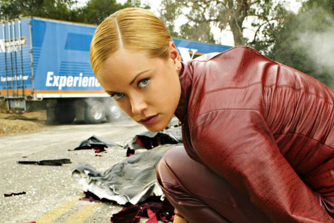 Фотография с  kinopoisk.ru -  "Терминатор 3: Восстание машин" кадр из фильма