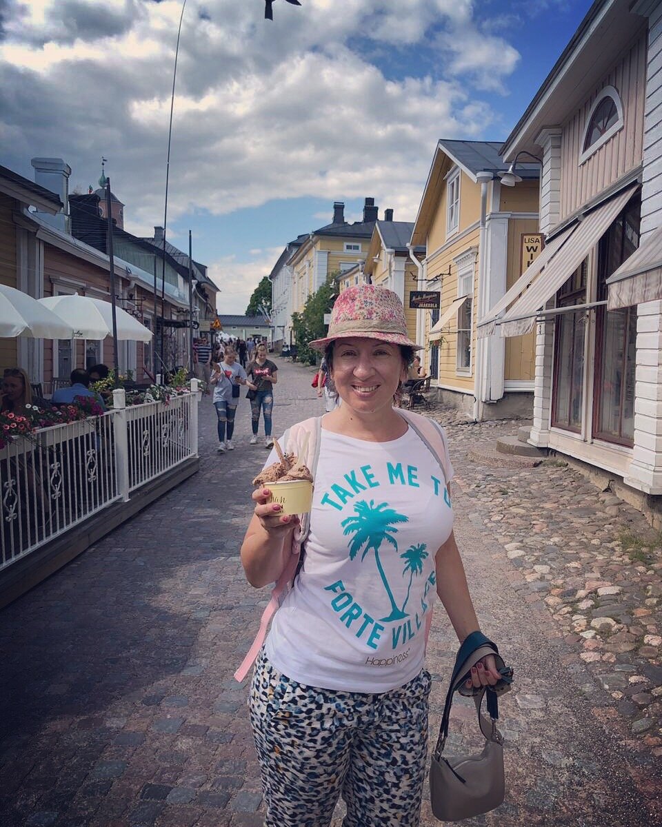 Автор и мороженое. Фото из личного архива автора принадлежит автору 