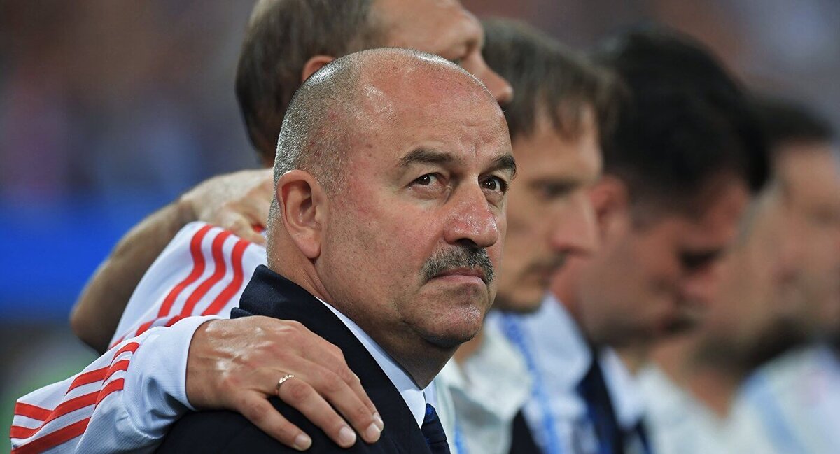 Главный тренер сборной России Станислав Черчесов объяснил свой выбор. Фото - РФС.