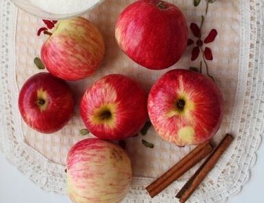 Сегодня мы пустим в дело часть урожая яблок. Они нам понадобятся для приготовления очень вкусного джема.-2