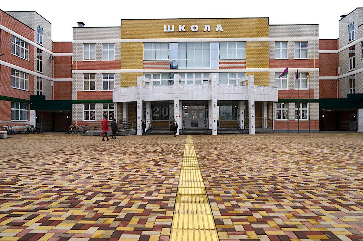 Школа №71 на улице Байбакова и Карякина. Фото yandex.ru.